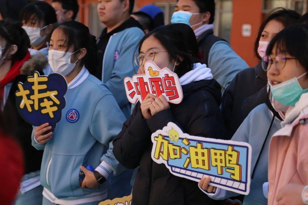 初中篮球比赛裁判规则图片_中学生篮球裁判解说视频_裁判篮球规则及手势