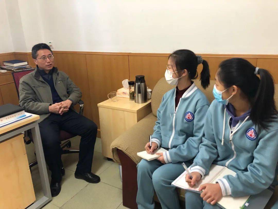 初中篮球比赛裁判规则图片_中学生篮球裁判解说视频_裁判篮球规则及手势