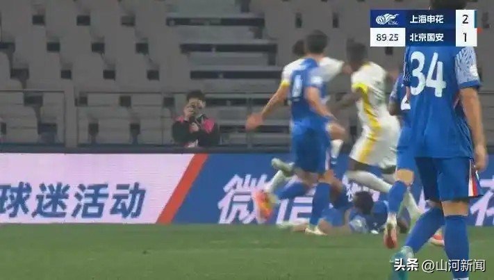 足球踩球是什么意思_算踩足球规则球犯规吗_足球踩球算不算犯规规则