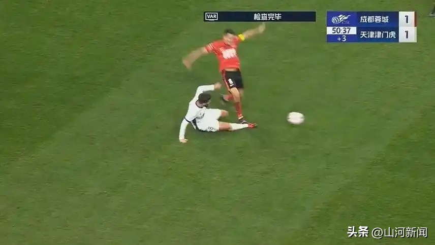 足球踩球是什么意思_算踩足球规则球犯规吗_足球踩球算不算犯规规则
