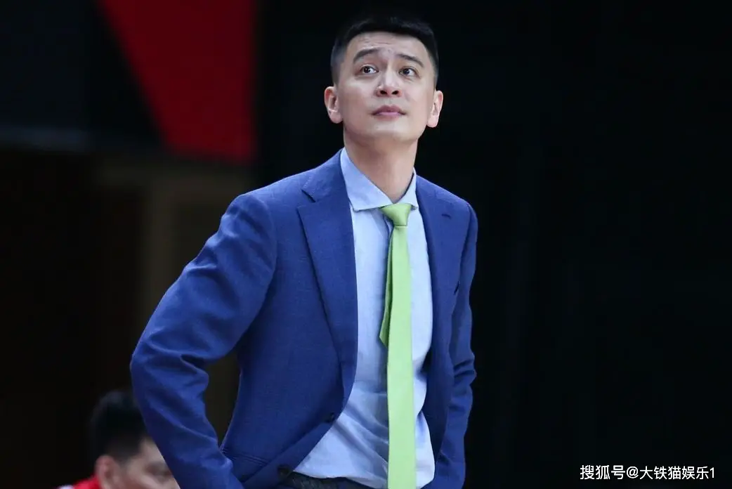 篮球队冠军可以拿几面金牌_篮球金牌是一人一块吗_篮球金牌含金量